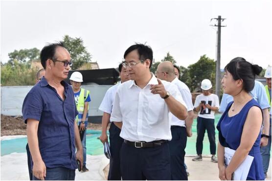 鐘書記走訪國際醫(yī)學項目現(xiàn)場，冒酷暑、送服務、解難題