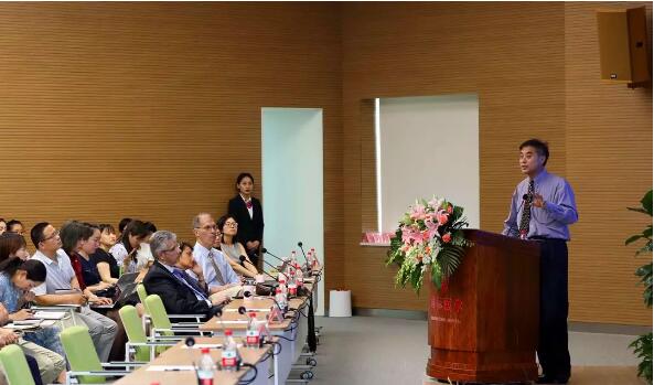 美國(guó)醫(yī)療專家走進(jìn)西安國(guó)際醫(yī)學(xué)中心，開展國(guó)際醫(yī)療合作 