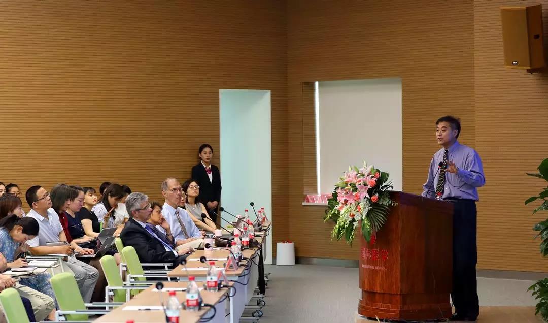 美國醫(yī)療專家走進(jìn)西安國際醫(yī)學(xué)中心，開展國際醫(yī)療合作