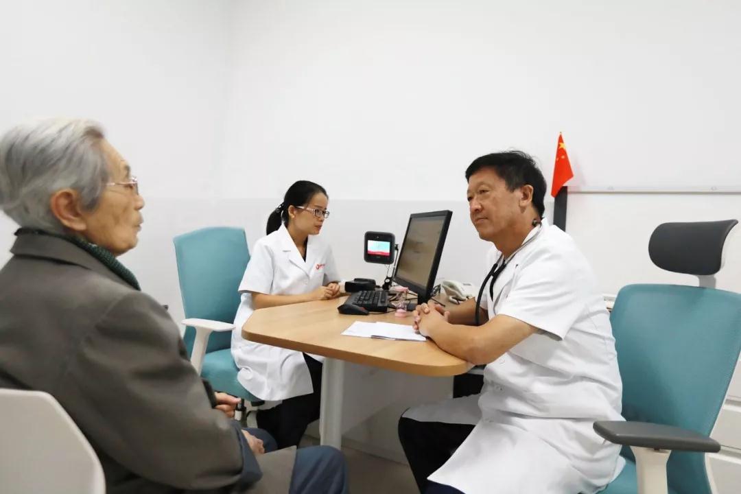 《健康時(shí)報(bào)》記者走進(jìn)西安國際醫(yī)學(xué)中心，請看報(bào)道