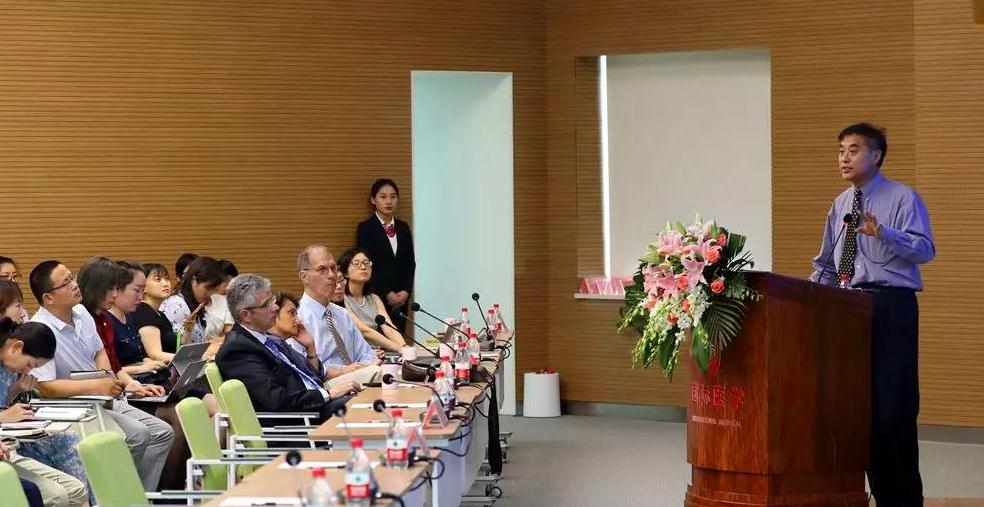 美國(guó)醫(yī)療專家走進(jìn)西安國(guó)際醫(yī)學(xué)中心，開(kāi)展國(guó)際醫(yī)療合作