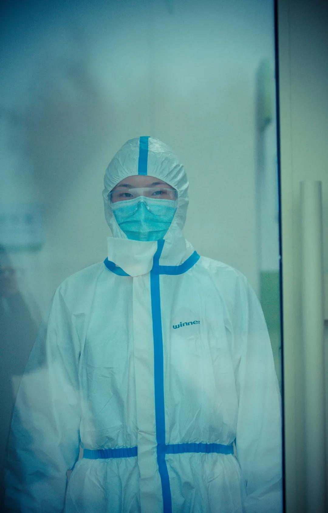 中新社陜西-——“媽，不能和您一起過年，我報名去武漢！”