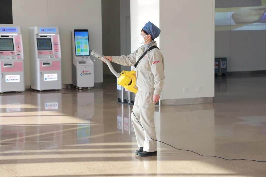 西安電視臺——機器人科學(xué)防疫  保障非疫情患者正常就診