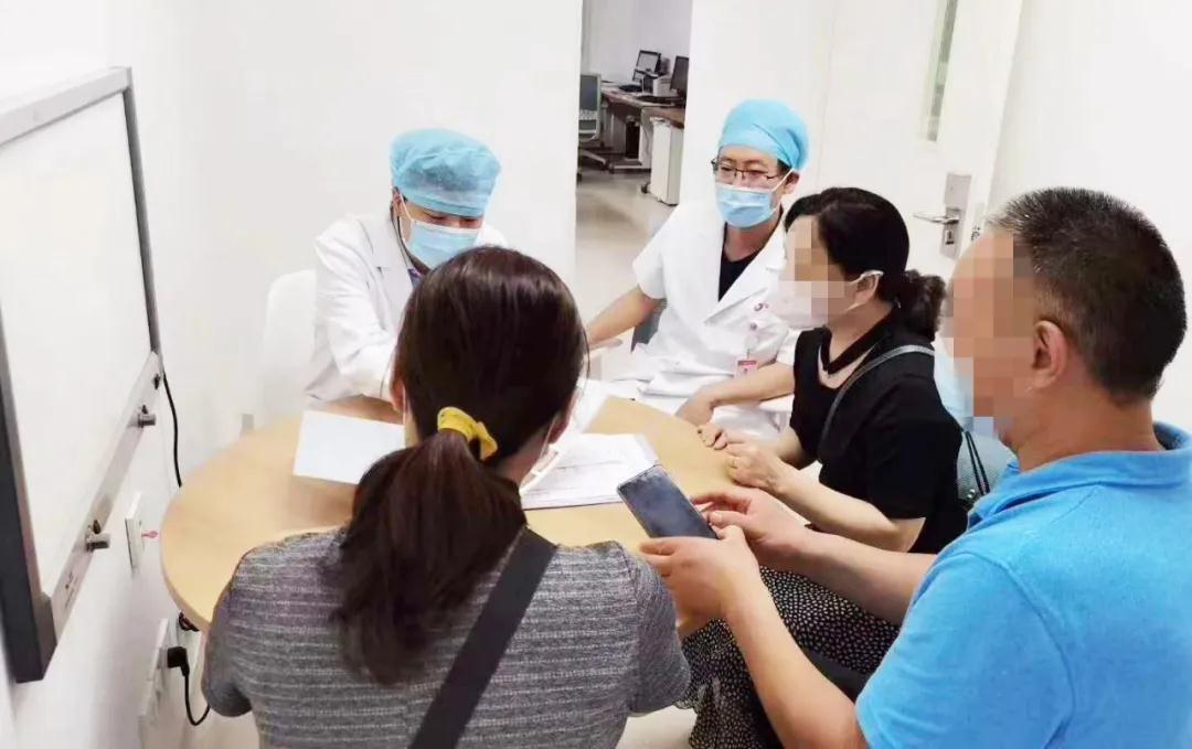 險(xiǎn)！桃核卡在氣道上  這個(gè)急救方法你得掌握