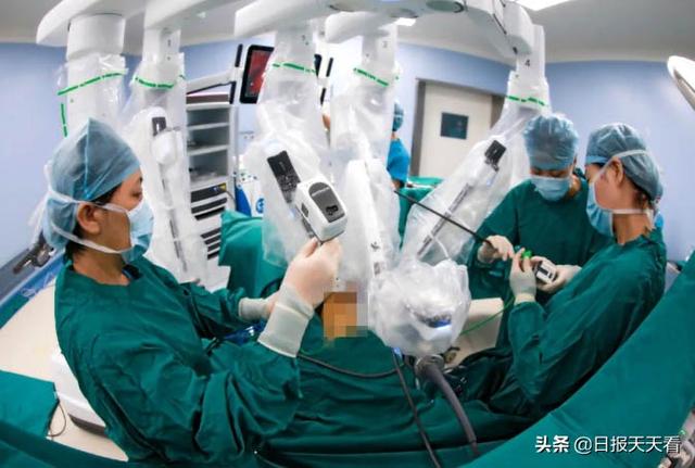 西安日報——新一代達(dá)芬奇手術(shù)機(jī)器人，輔助婦科微創(chuàng)手術(shù)獲成功