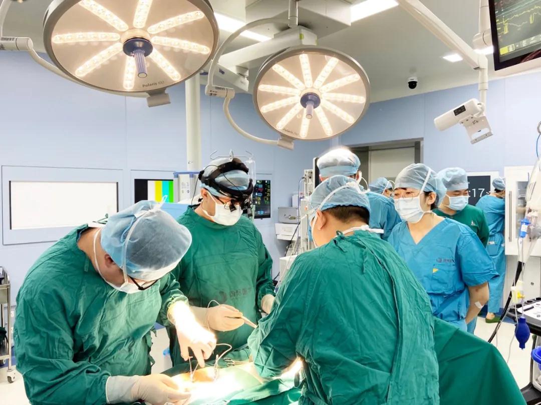 媽媽別害怕，我一直在您身邊——心臟外科又一臺(tái)達(dá)芬奇機(jī)器人二尖瓣置換術(shù)順利完成