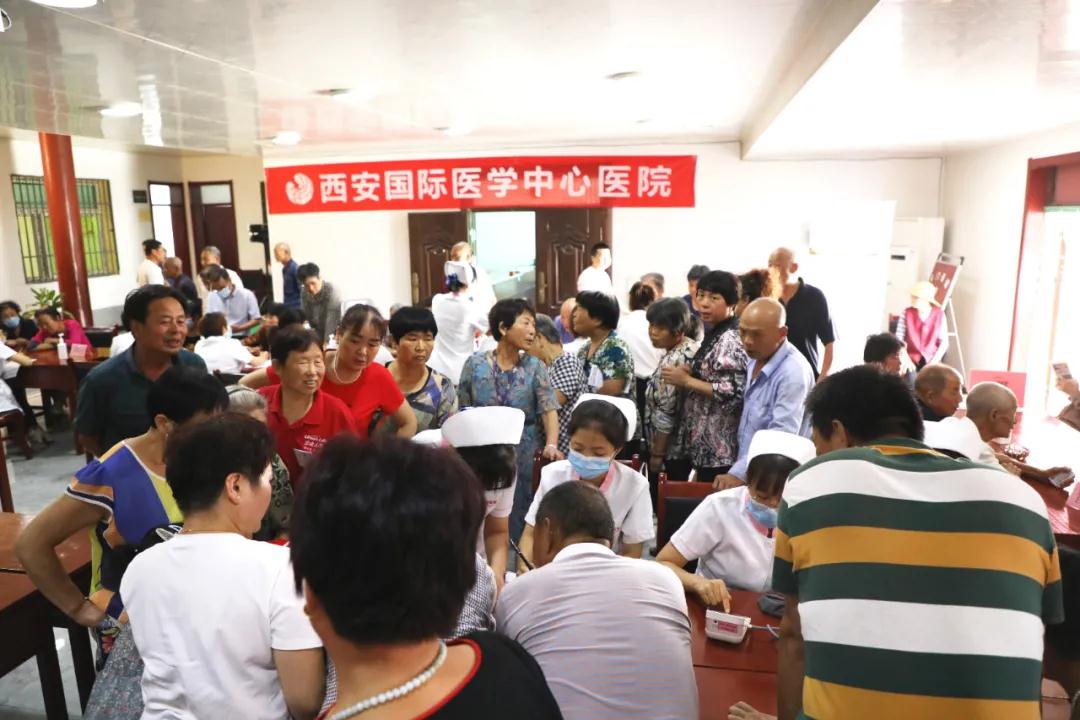 “施天使之愛(ài)，佑百姓健康”系列公益義診——走進(jìn)綠地社區(qū)