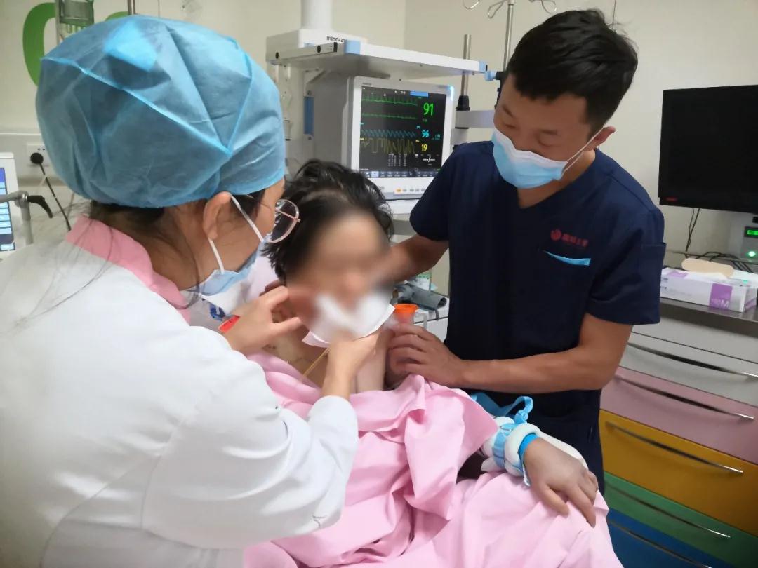 用心呵護|急救中心救治76歲心臟驟?；颊?>
				             </a>
                <div   id=