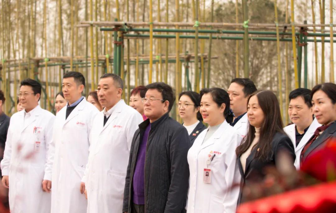 健康時(shí)報(bào)—“多診療+一站式服務(wù)” 西安國(guó)際醫(yī)學(xué)中心醫(yī)院VIP健康管理中心開(kāi)科