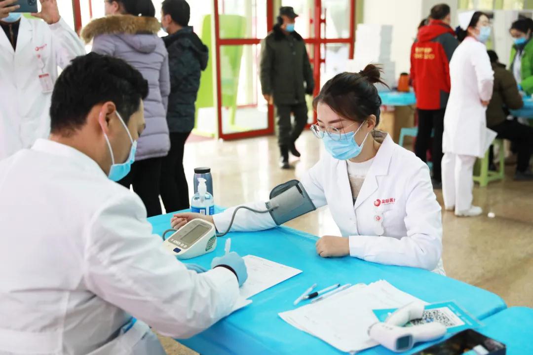 西安發(fā)布—西安國際醫(yī)學(xué)中心醫(yī)院百余名醫(yī)護(hù)人員獻(xiàn)血30000毫升