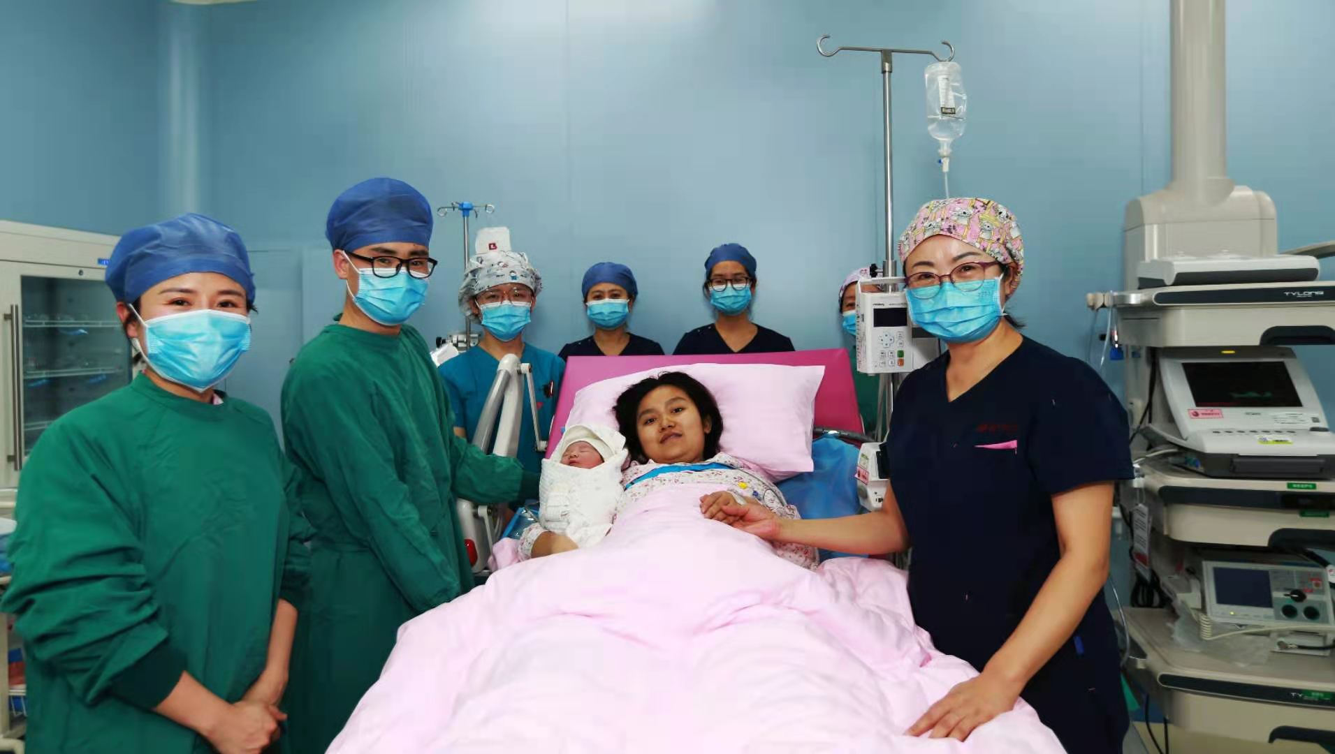 原點(diǎn)新聞—迎新春，西安國際醫(yī)學(xué)中心醫(yī)院第一個(gè)“金牛寶寶”來啦！