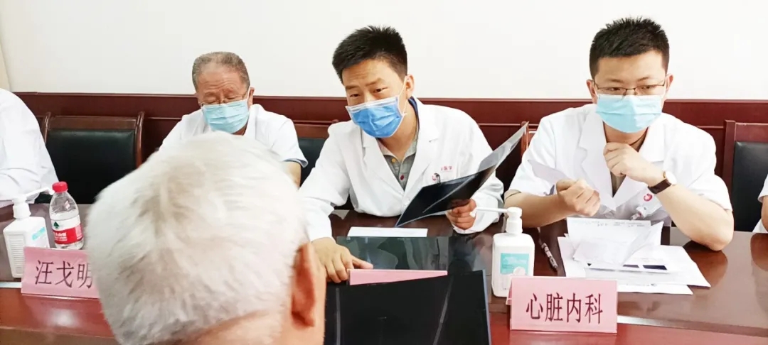 西安國(guó)際醫(yī)學(xué)中心醫(yī)院開展“致敬老黨員、老革命”義診活動(dòng)