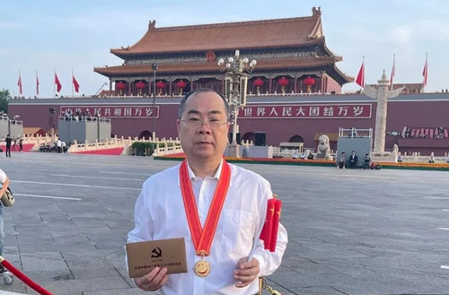 “抗疫先進(jìn)”吳昌歸教授進(jìn)京參會(huì)：總書(shū)記的話(huà)激勵(lì)我繼續(xù)在臨床一線(xiàn)為黨工作