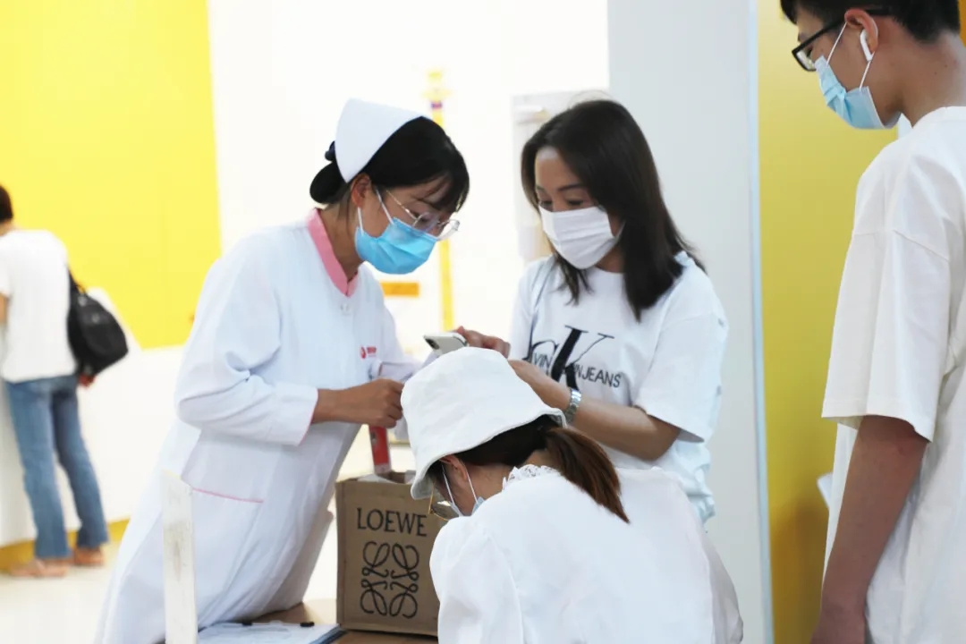 免掛號(hào)費(fèi)、診查費(fèi)，送健康卡……他們紛紛為這項(xiàng)暖心服務(wù)點(diǎn)贊！