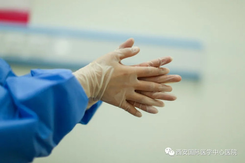 49秒！她的手，已接種了13230人