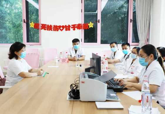 不掛號(hào)，解決多個(gè)問(wèn)題，多學(xué)科MDT聯(lián)合門診讓更年期女性少跑腿，更安心！