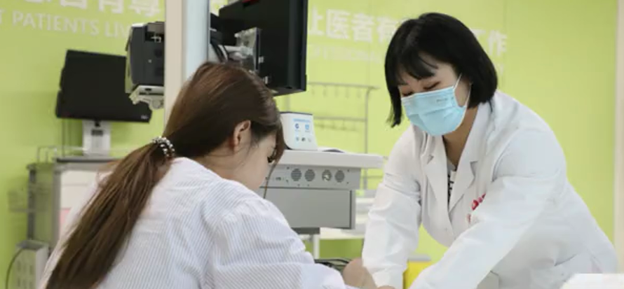 出院手續(xù)床前辦理，“移動(dòng)結(jié)算車(chē)”便民又惠民！