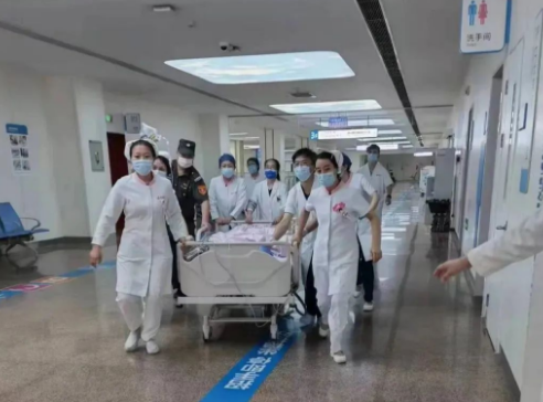 “999”急救集結(jié)號響起！他們與時間賽跑......