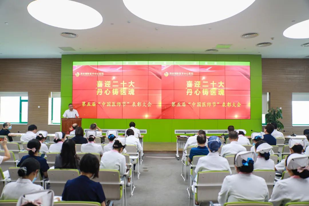 慶祝醫(yī)師節(jié)，致敬最美的你們！