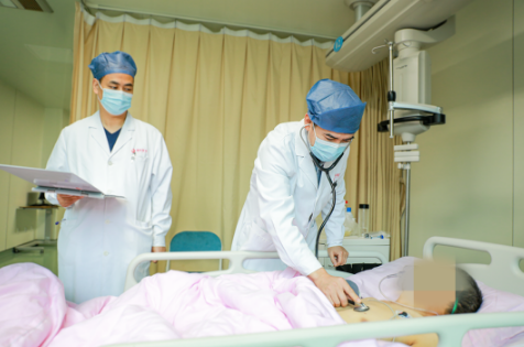 險！心臟驟停3分鐘 三科室上演教科書式急救接力