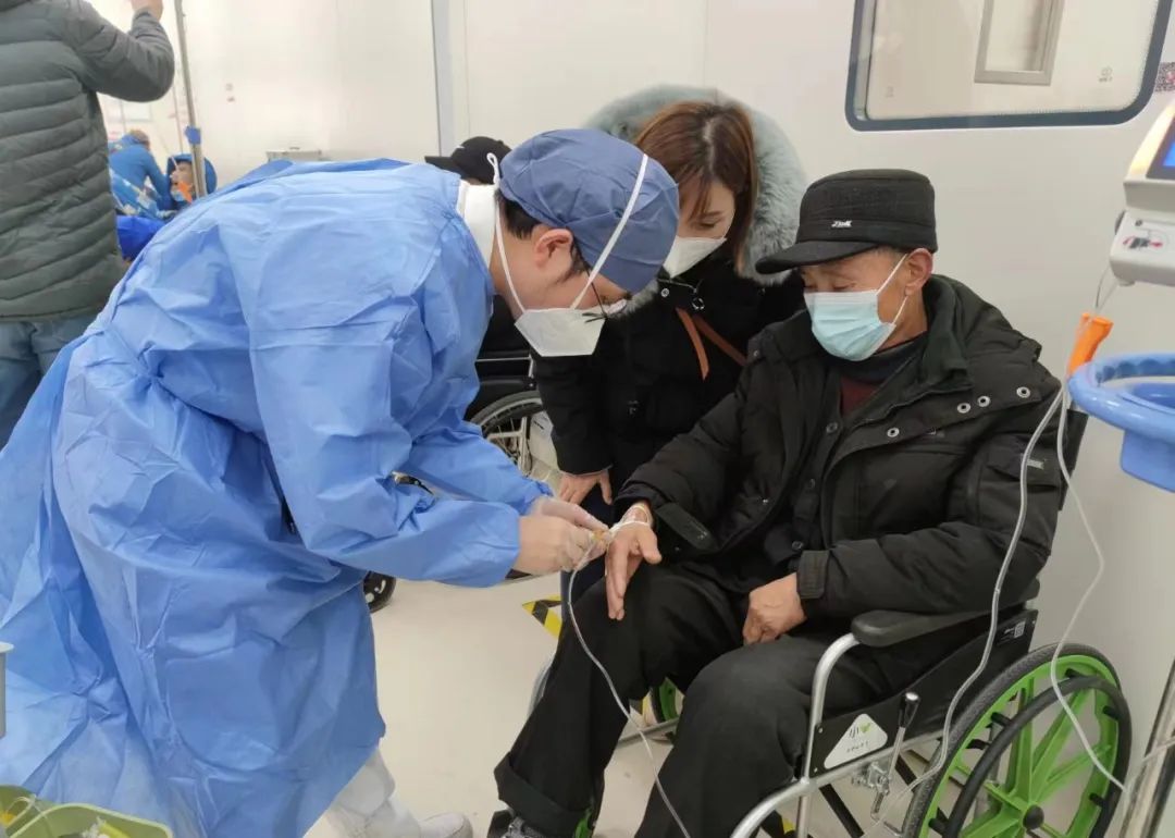 向光而行，致敬元旦堅(jiān)守“醫(yī)”線的你們！