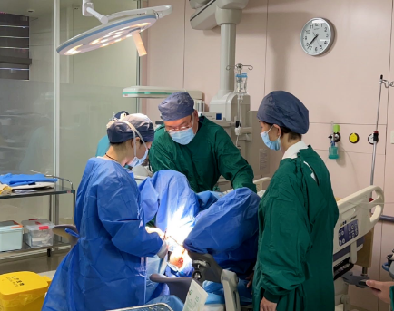 孕期規(guī)范管理，分娩精心接生，30歲產婦順產雙胞胎