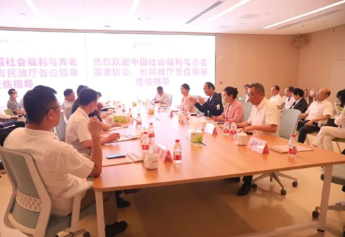 中國社會福利與養(yǎng)老服務(wù)協(xié)會馮曉麗會長及陜西省民政廳李智遠廳長一行蒞臨國際醫(yī)學參觀指導