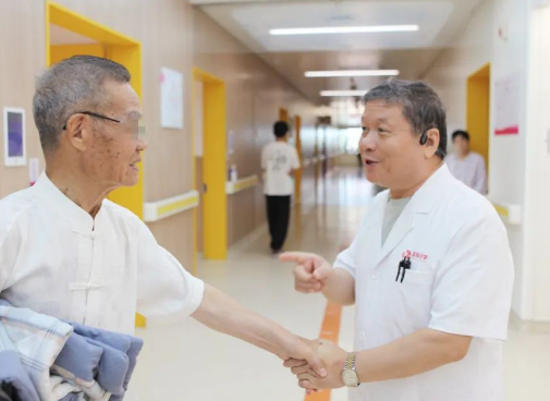 大醫(yī)之道 | 賈宗良：穿上白大褂，患者永遠都是第一位