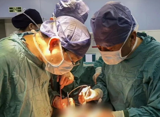 有實力有擔當！他完成了這臺“無人敢接”的高難度手術