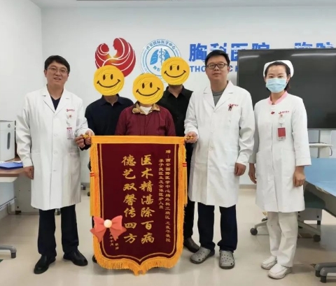 15cm腫物“躲”胸骨后！ 多學科聯合為六旬老人“拆彈”