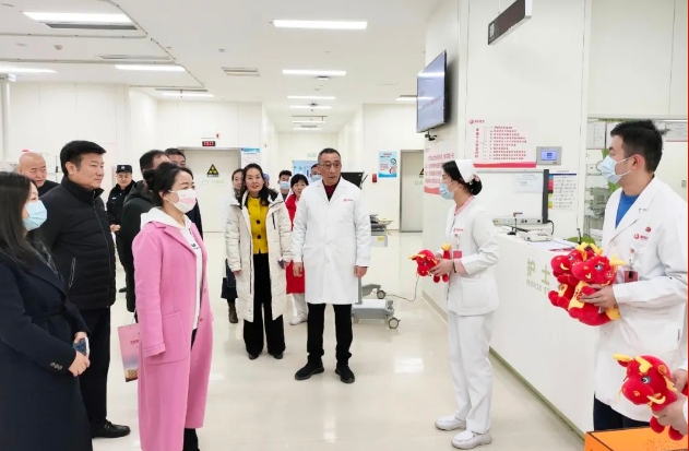 新春慰問(wèn)送關(guān)懷 年味濃濃情更深