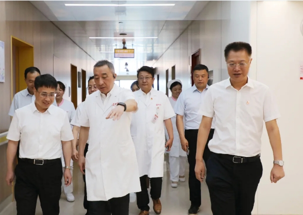 醫(yī)師節(jié)快樂！西北大學(xué)校長孫慶偉一行來院慰問