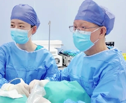 她為什么跨越千里來(lái)到這里？