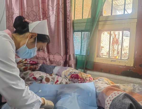 護(hù)理到家，愛不掉線—— “互聯(lián)網(wǎng)+護(hù)理上門”服務(wù)打造24小時(shí)溫馨守護(hù)！