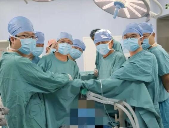 難度五顆星！不插管手術(shù)擊潰“封喉”腫瘤