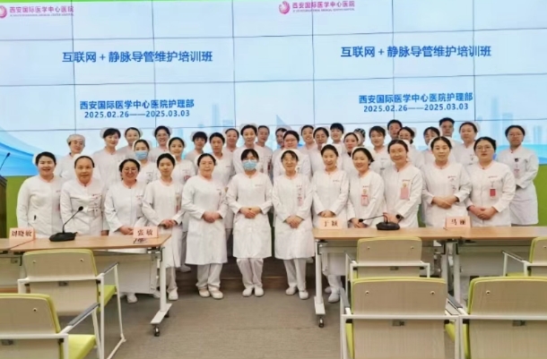 互聯(lián)網(wǎng)+護(hù)理上門：線上咨詢解難題，專科護(hù)士服務(wù)到家