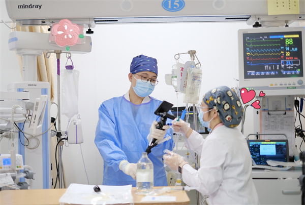 身心同救！重癥病房里的“祛病”與“醫(yī)心”