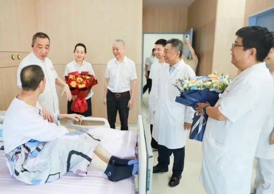 情系退役軍人 我院開展建軍節(jié)走訪慰問活動