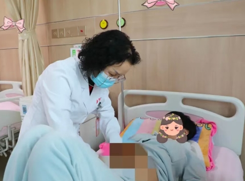 三封感謝信，見(jiàn)證腫瘤二科醫(yī)護(hù)團(tuán)隊(duì)的仁心與溫度